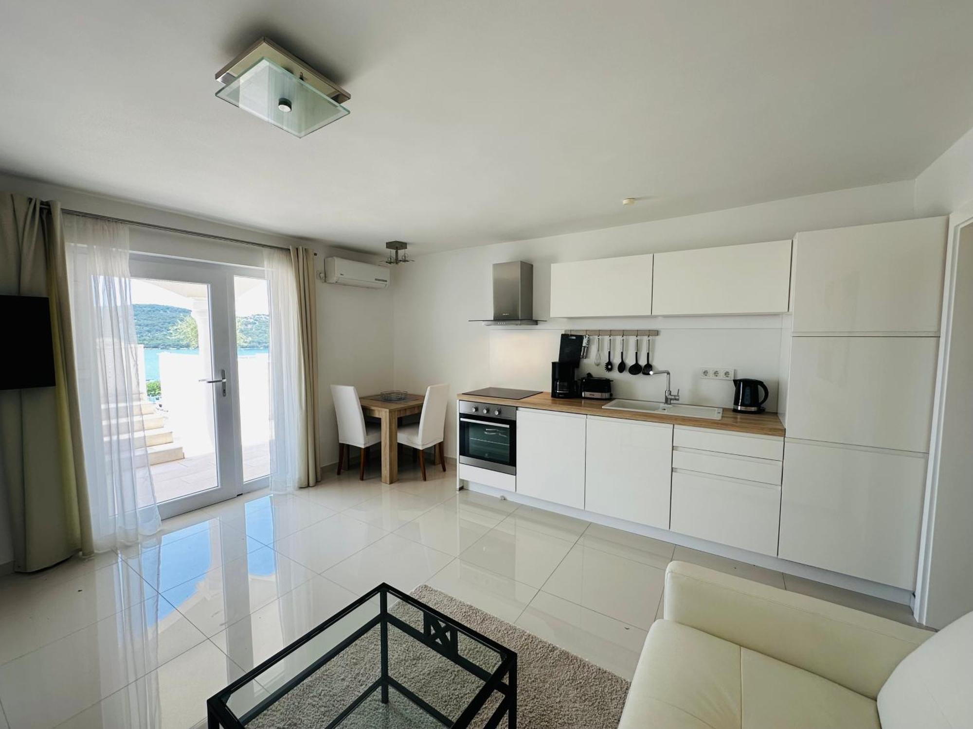 Villa Perla Тисно Екстериор снимка