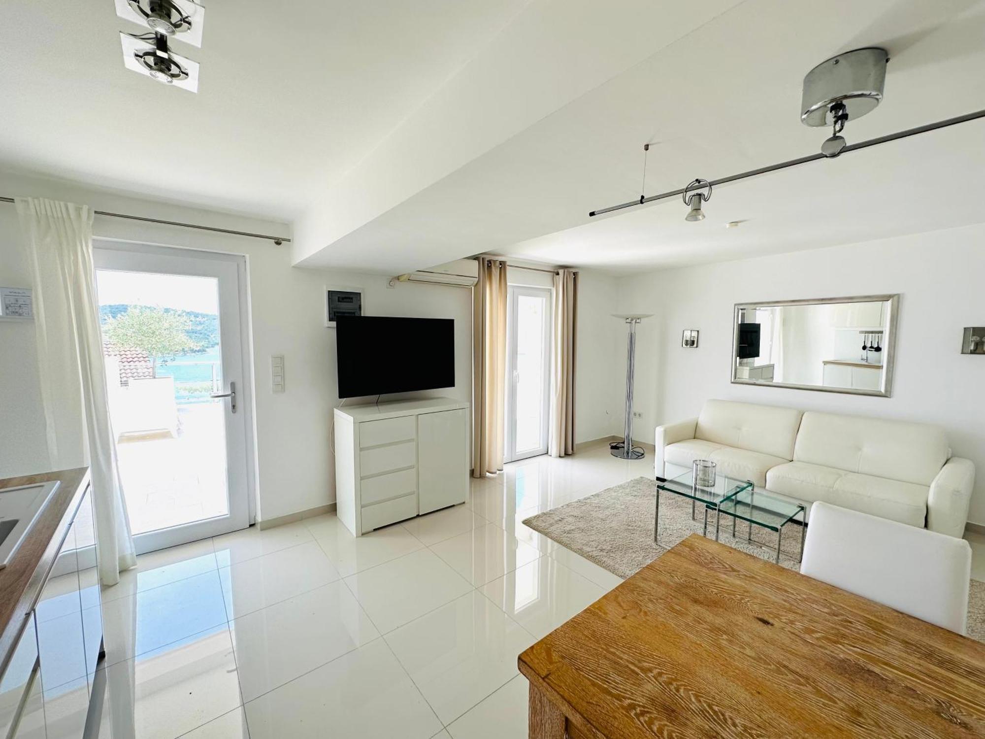Villa Perla Тисно Екстериор снимка