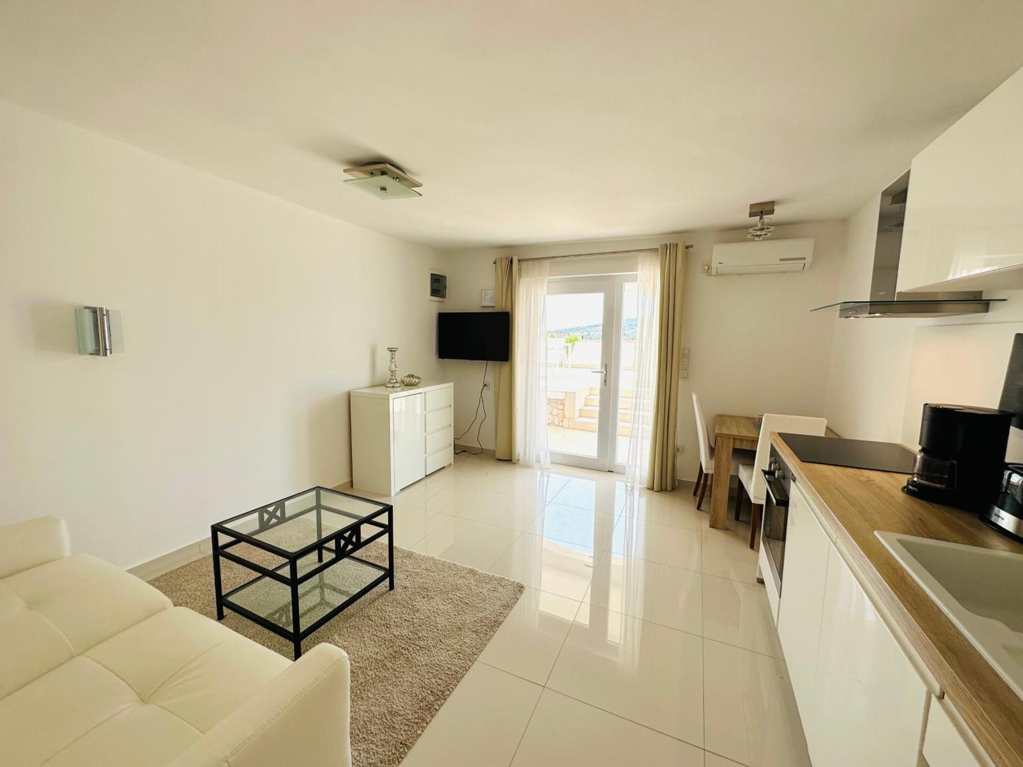 Villa Perla Тисно Екстериор снимка