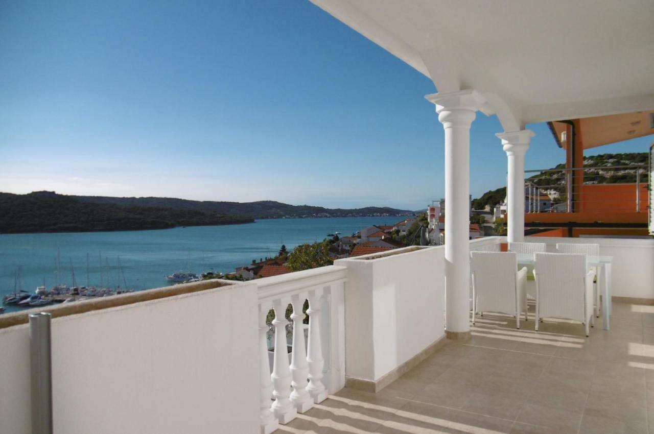 Villa Perla Тисно Екстериор снимка