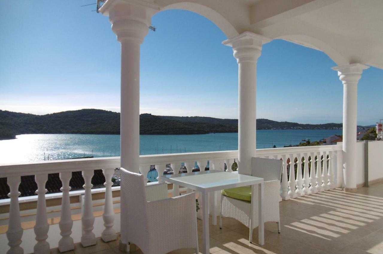 Villa Perla Тисно Екстериор снимка